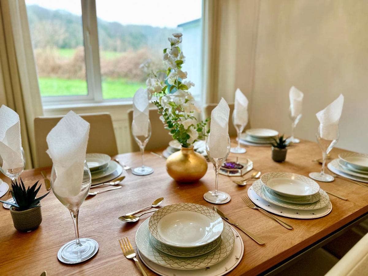 Three Bedroom Rural, Relaxing And Peaceful,Dogs Welcome! With Cymru Holidays 애버게이브니 외부 사진