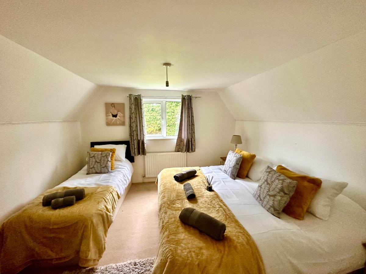 Three Bedroom Rural, Relaxing And Peaceful,Dogs Welcome! With Cymru Holidays 애버게이브니 외부 사진