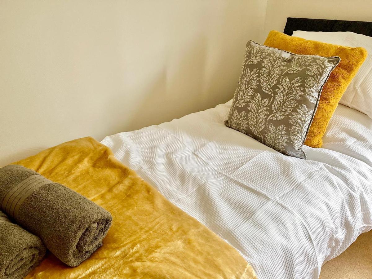 Three Bedroom Rural, Relaxing And Peaceful,Dogs Welcome! With Cymru Holidays 애버게이브니 외부 사진