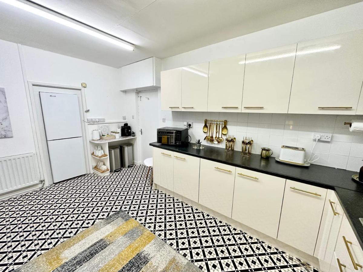 Three Bedroom Rural, Relaxing And Peaceful,Dogs Welcome! With Cymru Holidays 애버게이브니 외부 사진