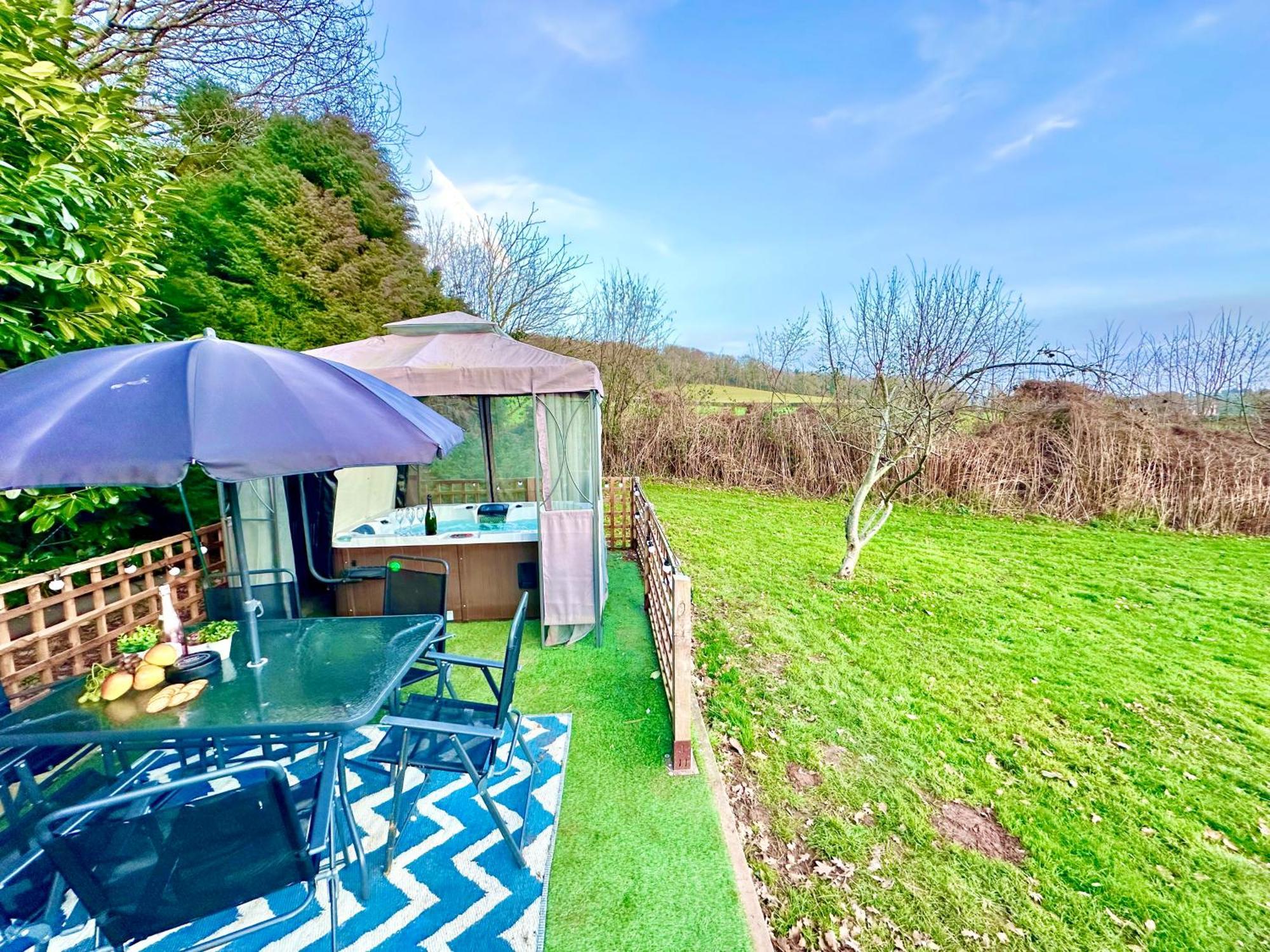 Three Bedroom Rural, Relaxing And Peaceful,Dogs Welcome! With Cymru Holidays 애버게이브니 외부 사진